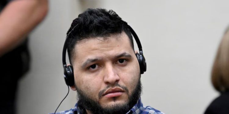 José Ibarra escucha a través de un intérprete durante su juicio en el Tribunal Superior del condado de Athens-Clarke, el miércoles 20 de noviembre de 2024, en Athens, Georgia.