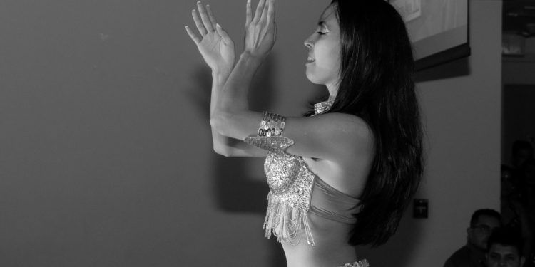 Cada movimiento cuenta una historia: Cecilia lidera una muestra anual de danza que cautiva corazones.
