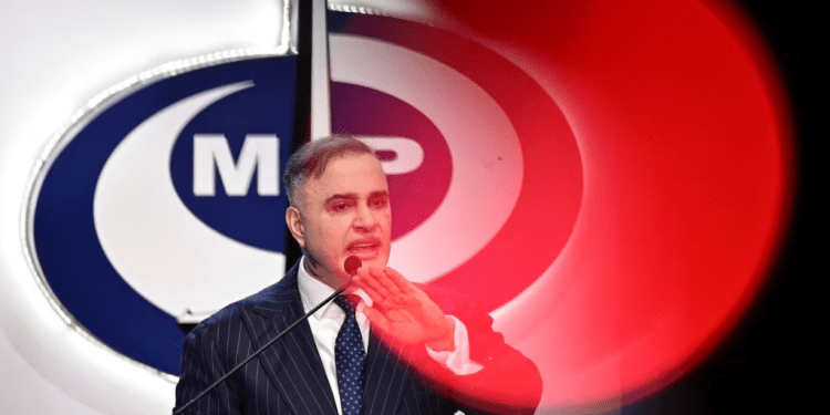 ARCHIVO - El fiscal general venezolano Tarek William Saab se dirige a la prensa en Caracas, el 11 de noviembre de 2024.
