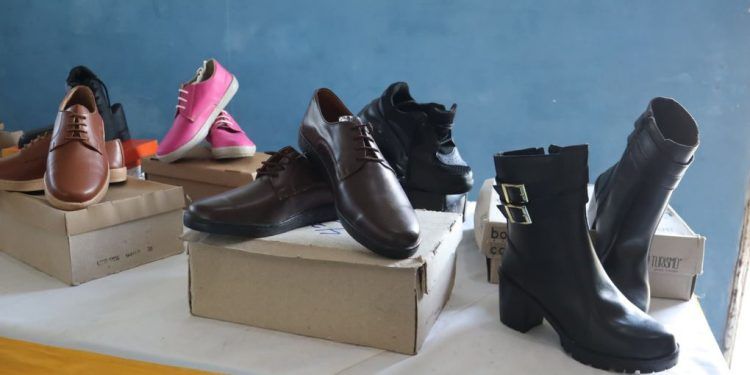 Puerto Cabello inició entrega de zapatos para personas vulnerables de las bases de misiones