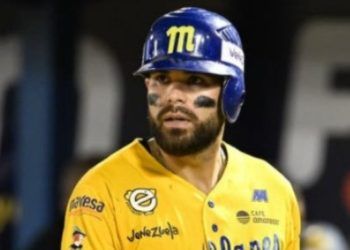 El magallanero Renato Núñez empató el récord de más cuadrangulares en una temporada (+ Video)