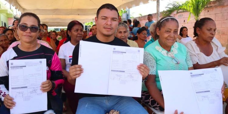 Entregados 86 títulos de tierra a habitantes de El Libertador en Puerto Cabello