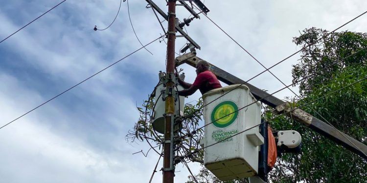 Sustituyen transformador en sector El Begote del Municipio Juan José Mora