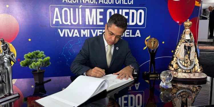 Alcalde de San Diego León Jurado recibe premio «Personalidad YMCA 2024»