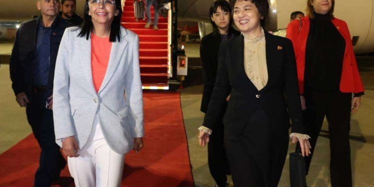 China: Delcy Rodríguez viajó a Shenzhen, para visitar la Feria Megalópolis Tecnológica