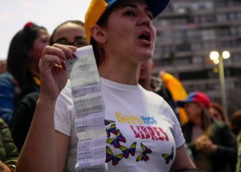 Venezolanos durante una protesta contra la reelección del presidente venezolano Nicolás Maduro, en Santiago de Chile, el miércoles 28 de agosto de 2024. Venezolanos durante una protesta contra la reelección del presidente venezolano Nicolás Maduro, en Santiago de Chile, el miércoles 28 de agosto de 2024.