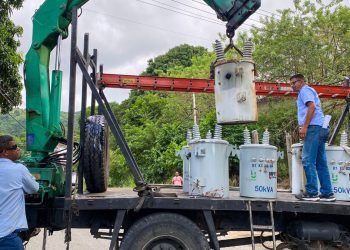 Instalan nuevos transformadores eléctricos de 50 Kva en Juan José Mora