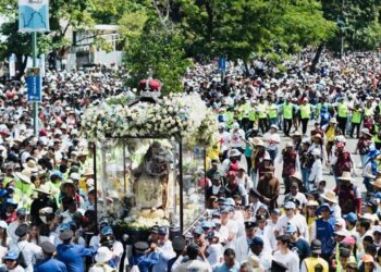 Así fue la procesión de la Divina Pastora, la más multitudinaria en Venezuela. [Foto: Fabiana Rondón, VOA]