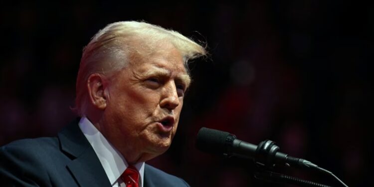 El presidente electo de los Estados Unidos, Donald Trump, durante el acto político celebrado en el Capital One Arena en Washington, el 19 de enero de 2025, un día antes de su ceremonia de investidura. (Foto: AFP)