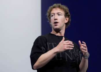 ARCHIVO - Mark Zuckerberg habla sobre los lentes Orion AR durante la conferencia Meta Connect el 25 de septiembre de 2024, en Menlo Park, California.