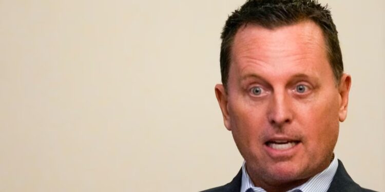 ARCHIVO - El hoy enviado del presidente estadounidense Donald Trump, Richard Grenell, habla durante una ceremonia en Belgrado, Serbia, el 25 de octubre de 2023.