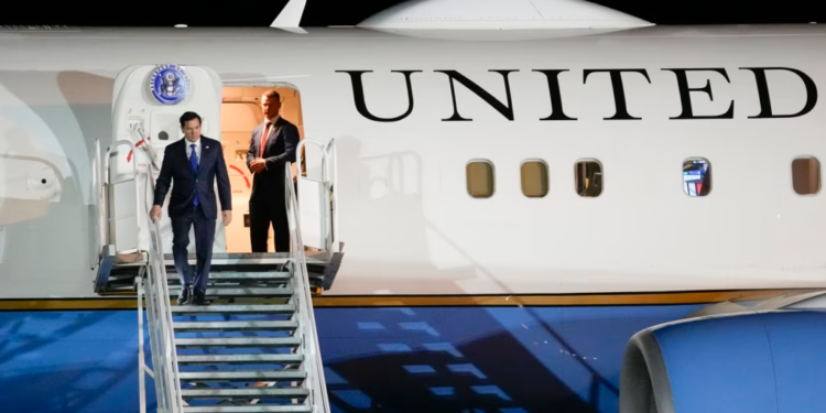 El secretario de Estado de EEUU, Marco Rubio, llega al aeropuerto internacional de Panamá Pacífico, el sábado 1 de febrero de 2025.