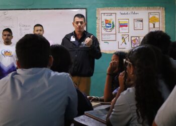 Puerto Cabello: Estudiantes reciben charlas preventivas sobre prevención del acoso escolar