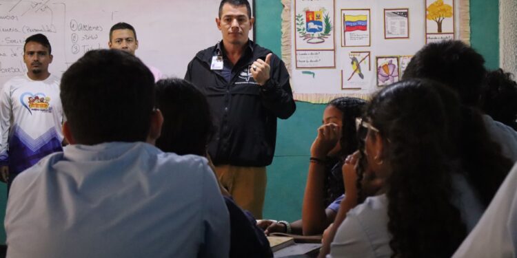 Puerto Cabello: Estudiantes reciben charlas preventivas sobre prevención del acoso escolar