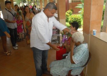 Puerto Cabello: Fundación Juan Carlos Sandoval celebró el día de las Madres en la Beneficencia del Carmen