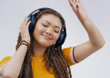¿De qué forma las canciones influyen en nuestro cerebro y emociones?