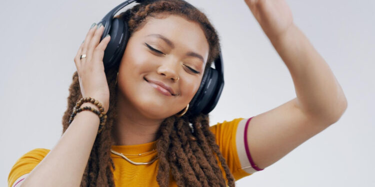 ¿De qué forma las canciones influyen en nuestro cerebro y emociones?