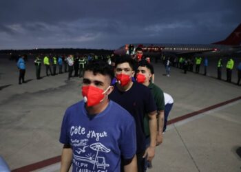 El Salvador: Bukele entregó a 252 los venezolanos detenidos en el CECOT