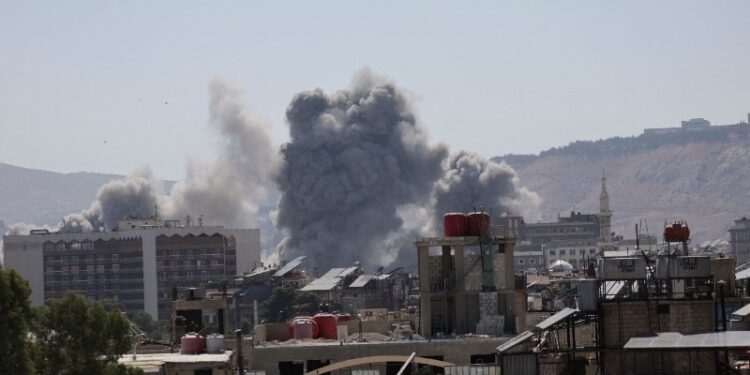 Siria: un fallecido y 18 heridos arrojó ataque israelí contra cuartel general del Estado Mayor sirio en Damasco (+Video)