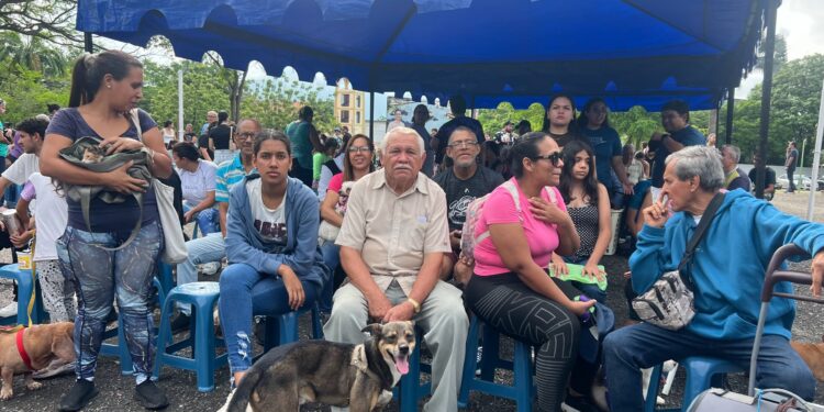 Alcaldía de San Diego atendió a 400 mascotas en macro operativo en parque La Esmeralda