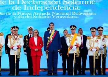 Maduro presenció acto con motivo del 214º aniversario de la Declaración de la Independencia y Día de la FANB