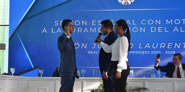 León Jurado Laurentín fue juramentado como alcalde reelecto por San Diego