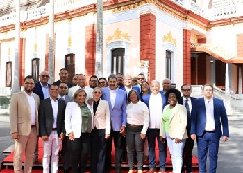 Maduro denuncia nueva conspiración y llama a las autoridades a blindar la paz nacional
