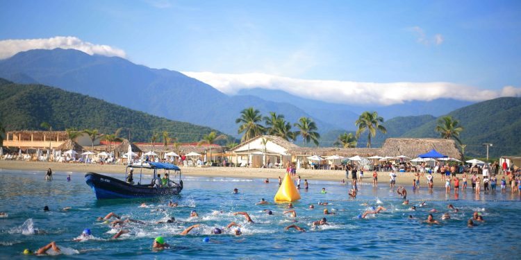 Más de 100 atletas participaron en el Campeonato Regional de Aguas Abiertas en Puerto Cabello