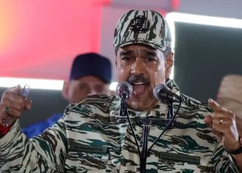 ARCHIVO - El presidente venezolano, Nicolás Maduro, se dirige a miembros de la Milicia Bolivariana, días antes de comenzar oficialmente su tercer mandato en el cargo, en Caracas, Venezuela, el 7 de enero de 2025.