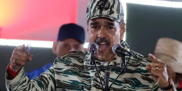 ARCHIVO - El presidente venezolano, Nicolás Maduro, se dirige a miembros de la Milicia Bolivariana, días antes de comenzar oficialmente su tercer mandato en el cargo, en Caracas, Venezuela, el 7 de enero de 2025.