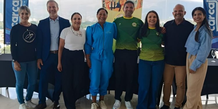 Alicia Bermúdez, Alberto Julio Manosalva, Tamira Rodríguez, Leysy Liendo, Elías Polo, Dayana Castillo, Walfred Castillo y Dey Ureña. Imágen: Héctor Correa