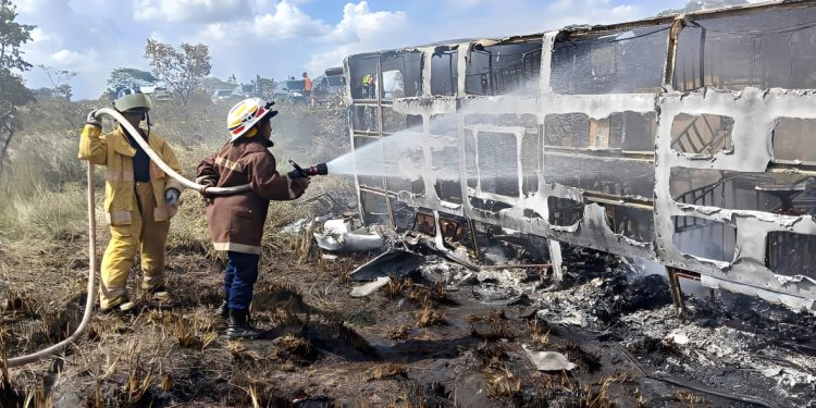 Las 5 Principales Noticias de Venezuela Hoy: Tragedia vial en Bolívar arrojó 9 personas carbonizadas y 20 heridas … Y MÁS.