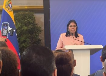 Maduro firma decreto de conmoción exterior para enfrentar posibles agresiones de EE.UU.