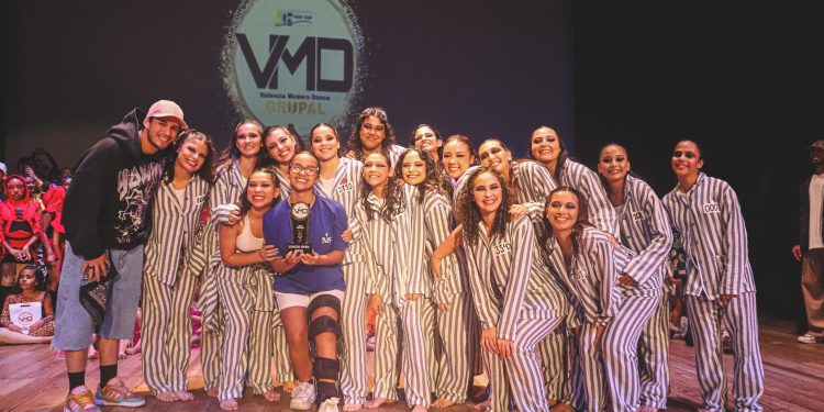 La Academia Neverland brilló en el Teatro Municipal de Valencia y se consagró en el “Ultimate Dance 2025”