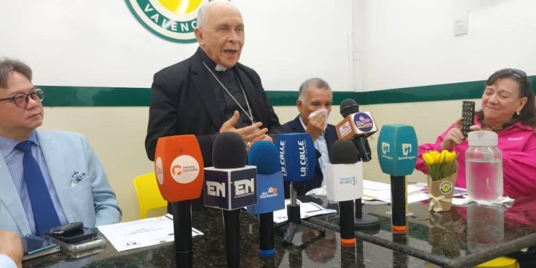Gala musical retro a beneficio de las obras sociales de la Parroquia Inmaculada de Camoruco en Valencia