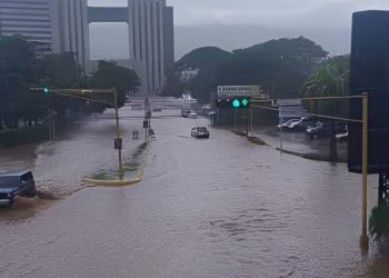 Fuertes lluvias causan anegaciones en Naguanagua y San Diego tras el paso de la Onda Tropical N°48 ( +Video)