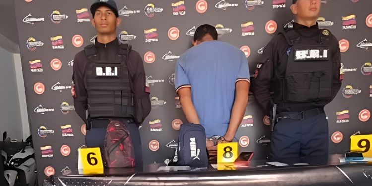 Un hombre fue detenido acusado de cortar estructuras del puente en la carretera vieja Caracas–La Guaira (+ Video)