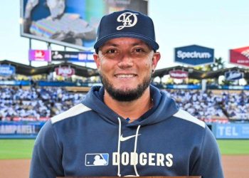 Los Dodgers de Los Ángeles levantan el título de la Serie Mundial con el venezolano Miguel Rojas con su batazo decisivo del encuentro (+ Video)