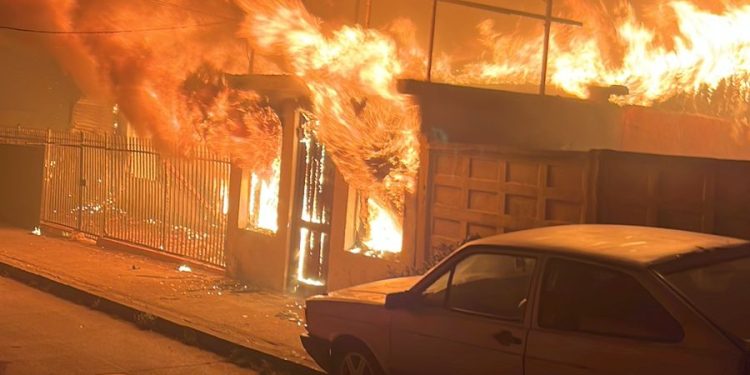 Estados Unidos envía apoyo especializado a Chile ante incendios forestales