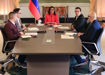 Delcy Rodríguez designa nueva Ministra de Salud y Presidenta de CIIP