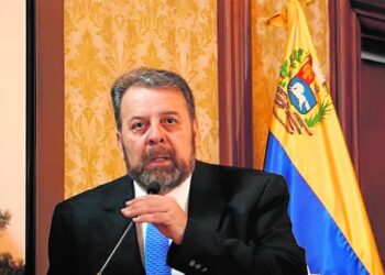 Timoteo Zambrano: «no existe ausencia absoluta del presidente en ejercicio Nicolás Maduro»