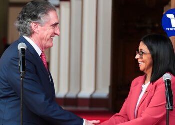 Presidenta encargada de Venezuela recibe a secretario del Interior de EE.UU. "sin límites" en energía y minería