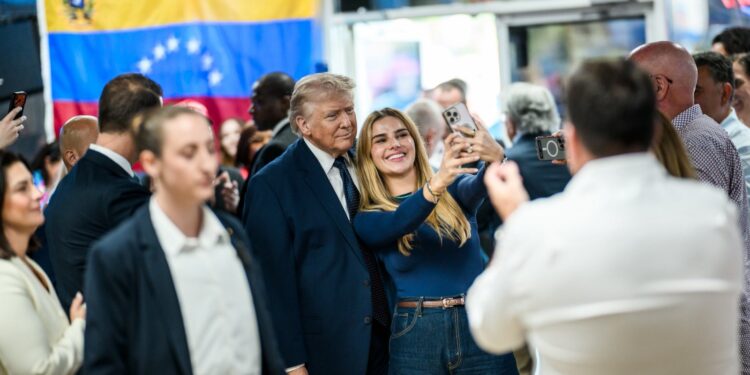 Las 5 Principales Noticias de Venezuela Hoy: Trump visitó El restaurant El Arepazo del Doral, trabajadores tienen 4 años con el salario mínimo congelado, hoy son 0,30 centavos de $. Y MÁS…