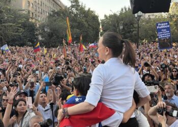 Así fue la multitudinaria presencia de venezolanos apoyando a María Corina en Santiago de Chile (+ Videos)