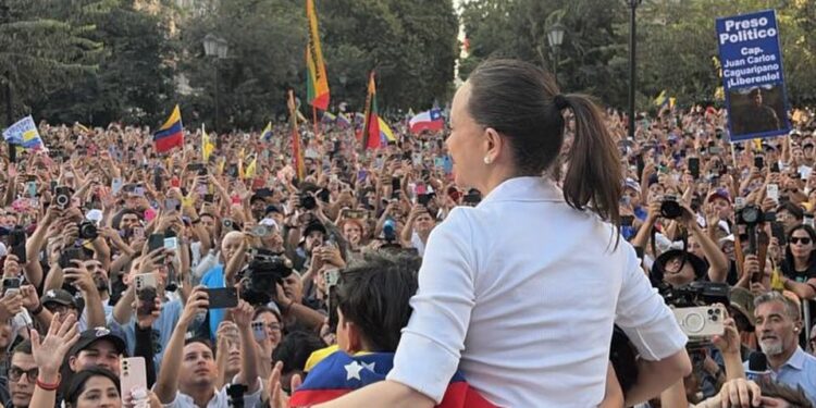 Así fue la multitudinaria presencia de venezolanos apoyando a María Corina en Santiago de Chile (+ Videos)