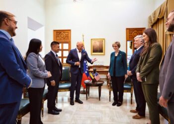 Jorge Rodríguez recibió a la Embajadora Laura Dogu y delegación del Senado de EEUU en la Asamblea Nacional