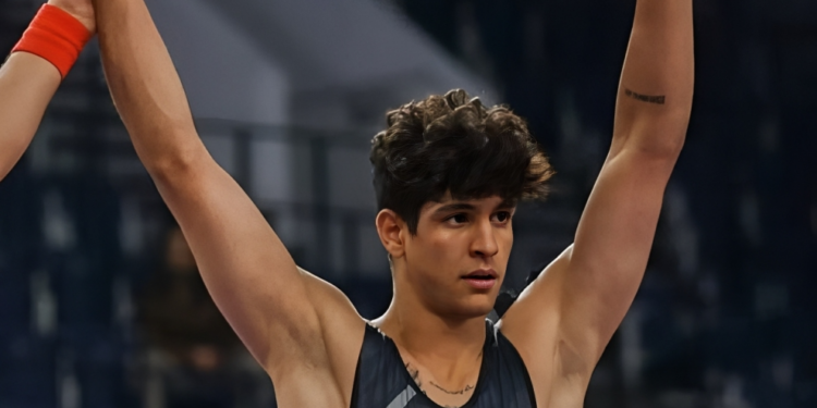 Irán: Régimen ejecutó al campeón de lucha libre, Saleh Mohammadi de 19 años