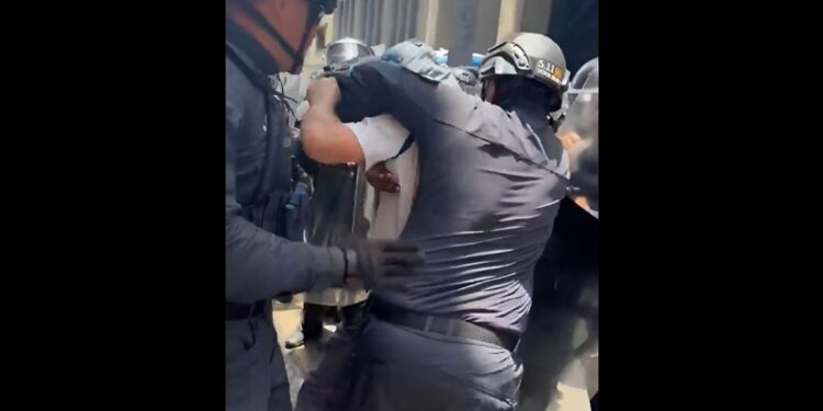 Las 5 Principales Noticias de Venezuela Hoy: Periodistas y manifestantes recibieron una dura represión policial hoy, en la marcha de Caracas. Y MÁS…