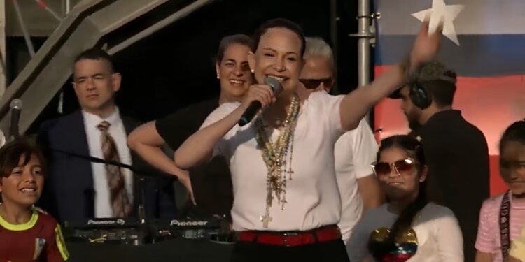 Un enorme lleno en La Puerta del Sol desbordado en apoyo a María Corina Machado y Edmundo González, tras convocatoria de la líder opositora (+ Video)