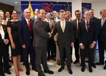 Las 5 Principales Noticias de Venezuela Hoy: Juez Federal autoriza que se pague defensa de Maduro con fondos venezolanos, Embajador Barrett se reúne con miembros de VenAmCham. Y MÁS…